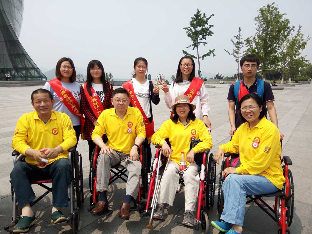 点击放大鼠标滚轮控制大小